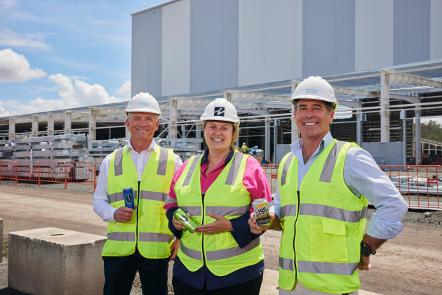 Mark Hill, Oceania MD at Suntory Global Spirits (r), with Darren Fullerton and Mayor Teresa Harding.