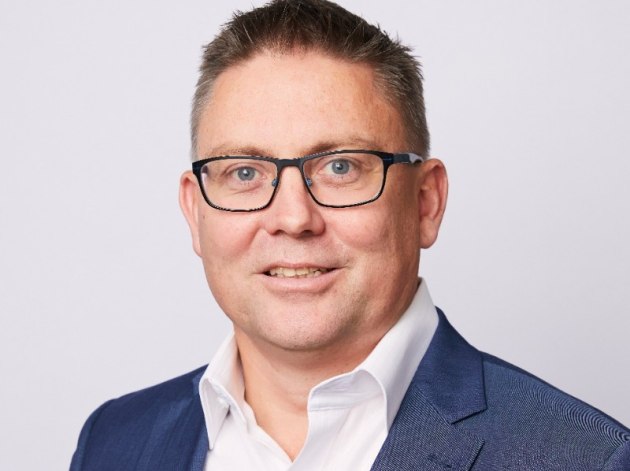 Giving presentation to LIA: Darryl Meyer, Print Web Offset CEO, IVE