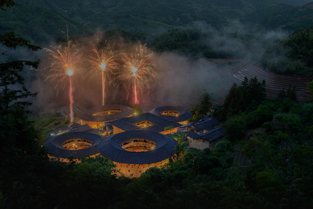 Donald Chin, Fireworks display at Tuloh