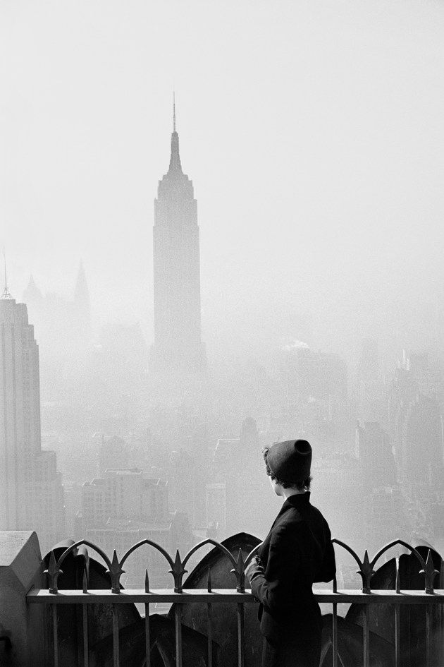 © Elliott Erwitt. New York City, New York, USA. 1955.
“To me, photography is an art of observation. It’s about finding something interesting in an ordinary place. I’ve found it has little to do with the things you see and everything to do with the way you see them.”