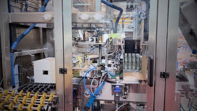 The line delivers flexible multipack and case formation.