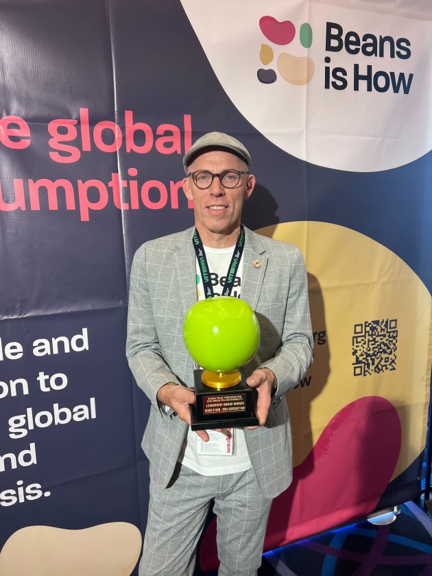 Executive director of advocacy group SDG2 Advocacy Hub, Paul Newnham, received the Green Pea Sustainability Award at Pulses 2023.