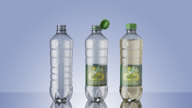 The weight-reduced bodies of the bottles developed by KHS are made of 100% rPET and a hair-thin inner coating glass.