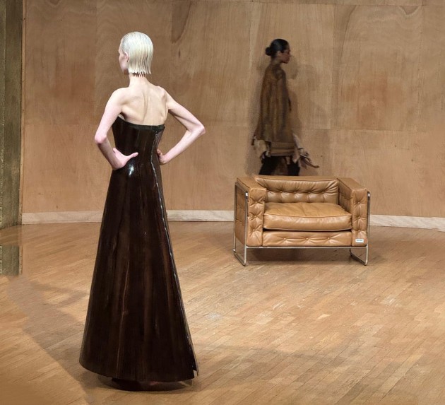 koen-van-dijck-wooden-dress-back.jpg