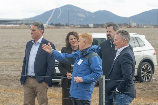 (L-R) Richard Marles MP; Libby Coker MP; David Hay (Project Lead, Recharge Industries); Ed Husic MP; Rob Fitzpatrick (CEO, Recharge Industries)