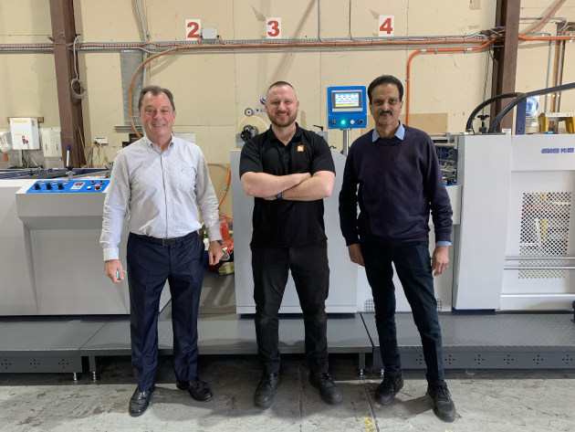 (l-r) Richard Celarc, Ligare, James Peck, Hilton Laminating and Mukesh Chand, Ligare in front of the GMB 1050.
Image: Hilton Laminating