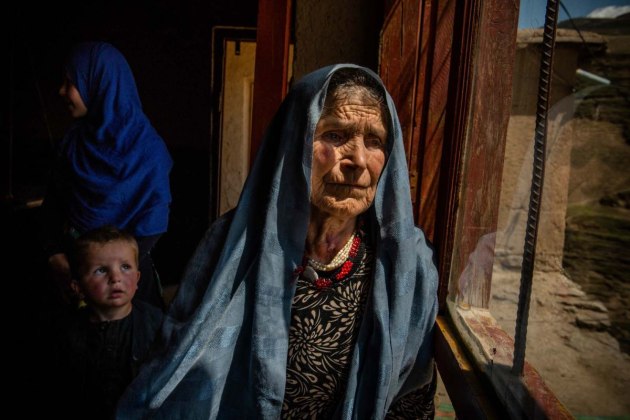 © Kiana Hayeri. Leica Oskar Barnack Award winner, 2022. Hafiza (70) reveals an open wound on her throat; a wound that doctors believe is caused by grief. Badakhshan, April 8, 2021. Four of Hafiza’s sons opted for different paths: they joined the army, the Taliban, or an anti-Taliban militia. From the series, Promises Written on the Ice, Left in the Sun.