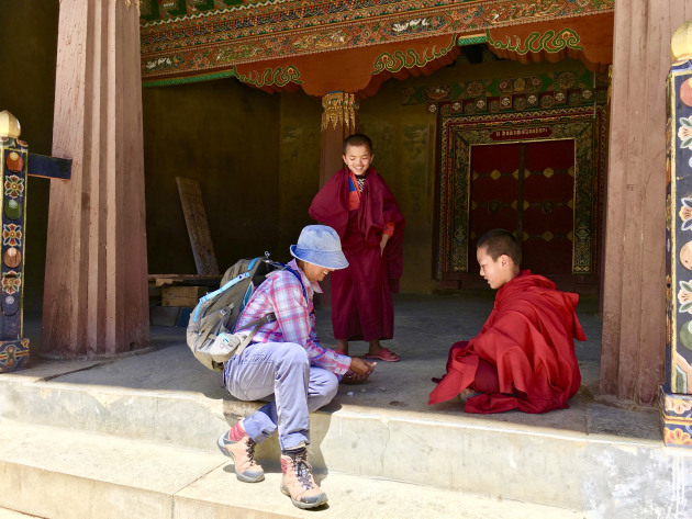 A Rare Air Travel guest playing with some local Buddhism students. Image supplied.