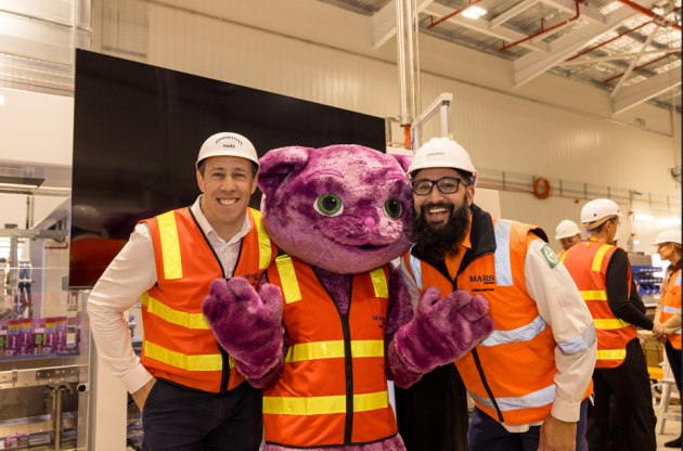 Mark Harry, R&D director with the Whiskas cat and Chris Morton, ANZ Pouch Facility R&D TPL.