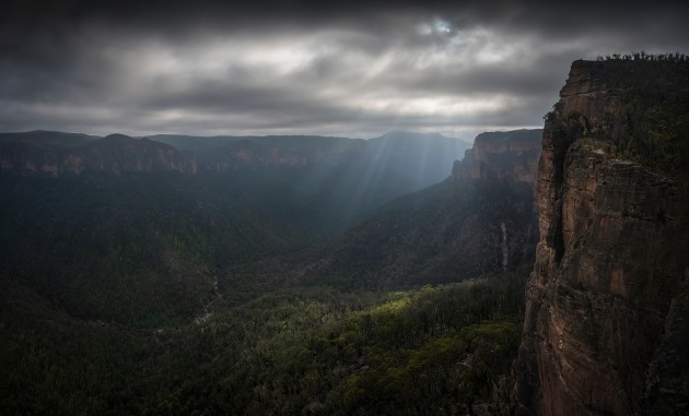 These sheer rock walls form the spectacular landscape of the Blue Mountains. I camped on the cliff edge for a night in December 2020. It was a cloudy morning, but when the sun was rising higher, it broke from the thick layer of clouds, shining light on the valley.