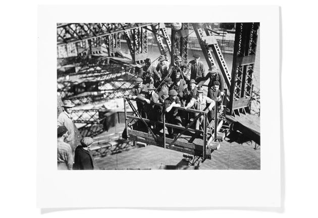 The ACP holds an important archive of significant Australian images. Image: from the series Building the Sydney Harbour
Bridge by Henri Mallard (print by David Moore),
1924 – 1932, courtesy of the Australian Centre
for Photography.