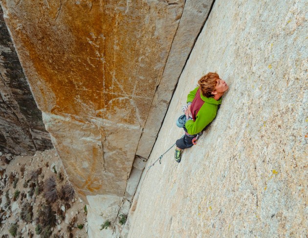 WINNER of Emerging by Black Diamond: Victoria Kohner-Flanagan (United States). Climber, Jack Nugent, takes a fearless no hands rest during his ascent of 'Queen of Heartbreaks' in Pine Creek Canyon, Bishop, CA. Image: Kohner-Flanagan / Red Bull Illume