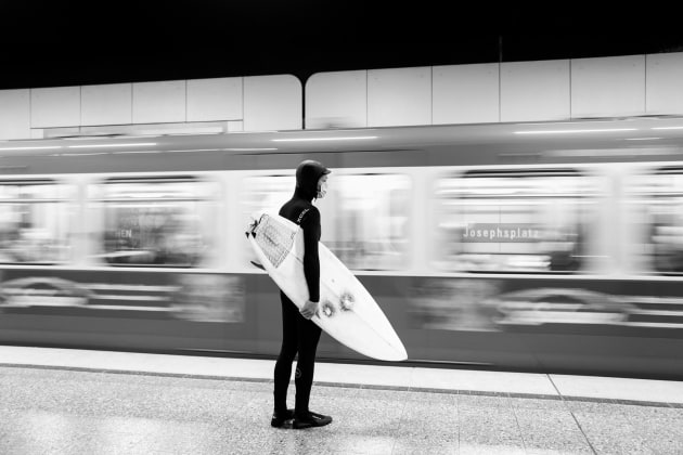 WINNER of Lifestyle by COOPH: Carolin Unrath (Germany). Andreas Müllner on his way to the Eisbach river, Munich, Germany. Image: Carolin Unrath / Red Bull Illume