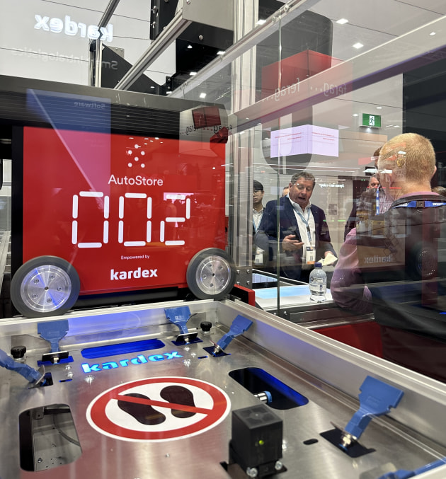 Robot sensor cleaning station