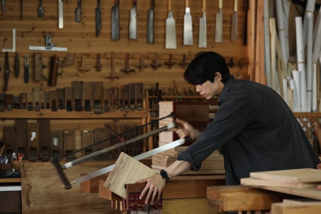 so-joong-han-in-the-workshop-web.jpg