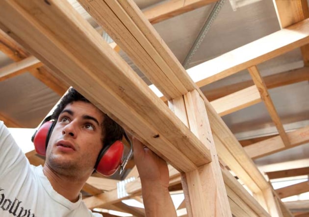 student-working-on-timber-frame-construction.jpg