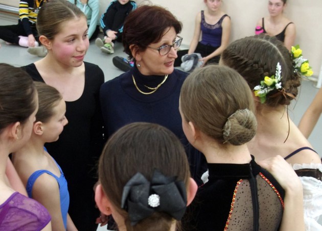 Terry Simpson with pupils. Photo: Ian Brenner.