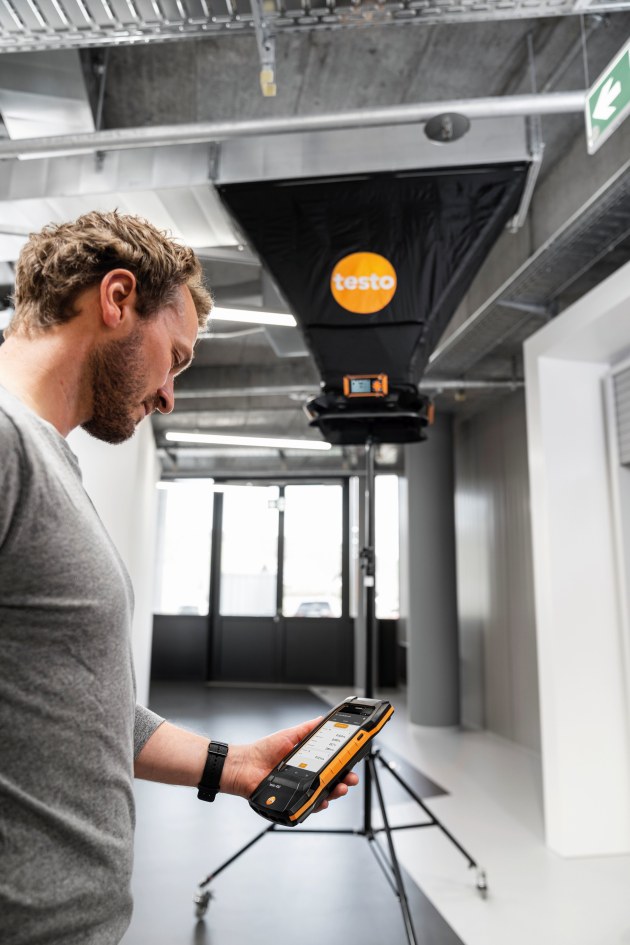 The testo 420 Flow Hood.
