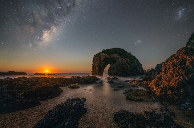 Moonrise at Horsehead Rock by Tony Law.