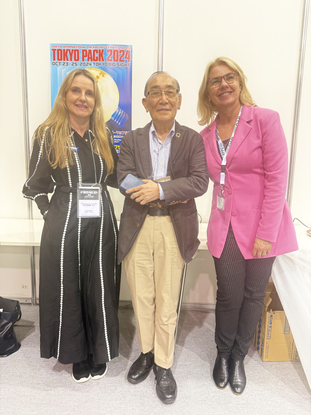 Japan packaging industry expert Toshio Arita (centre) shared his expertise with PKN publisher Lindy Hughson and AIP executive director Nerida Kelton.