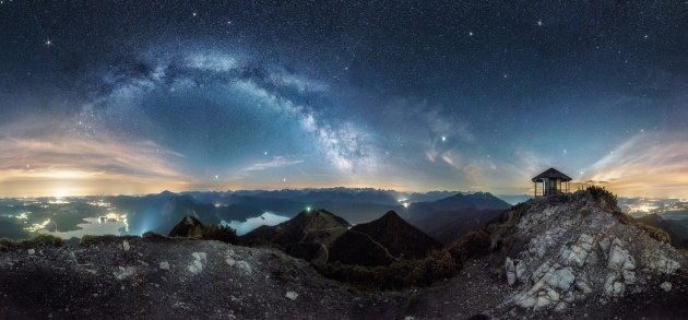 View Point © Nicolai Brügger (Germany). Nikon D810 camera, 15 mm f/2.8 lens, ISO 5000, 33 x 20-second exposures.