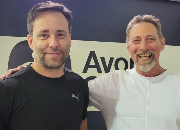 New GM at Auscote: Warren Swinburne (left) with Avon Graphics GM Gil Davidson