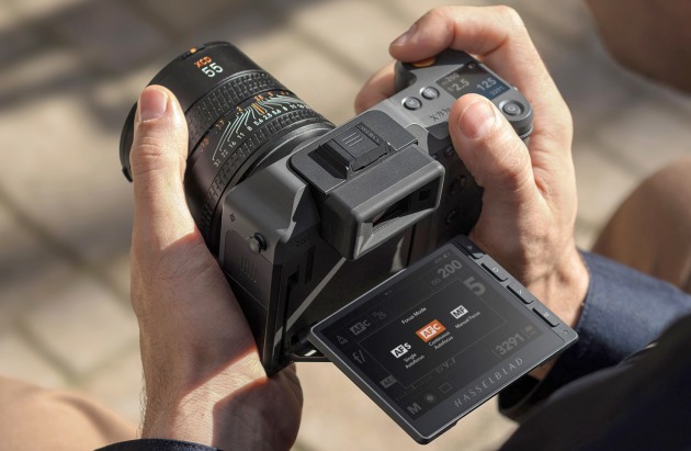 The camera features a 3.6-inch rear OLED display. The display has P3 colour gamut and a peak brightness of 1,400 nits. Image: Hasselblad