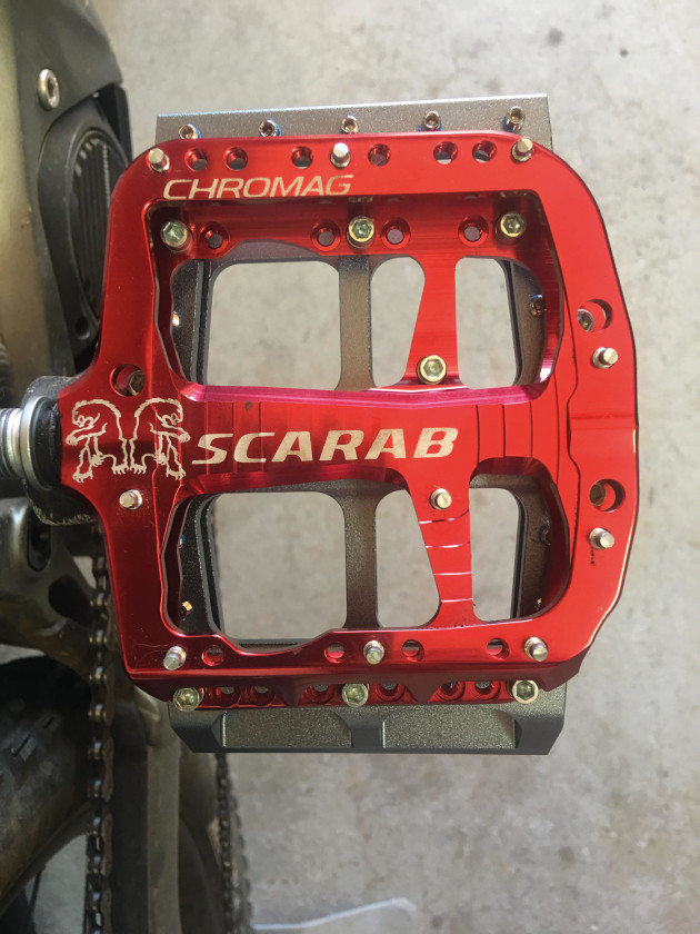 Catalyst store flat pedals