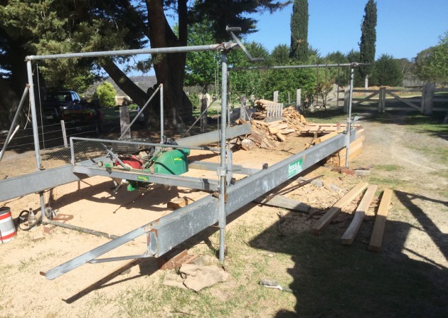 Lucas store chainsaw mill