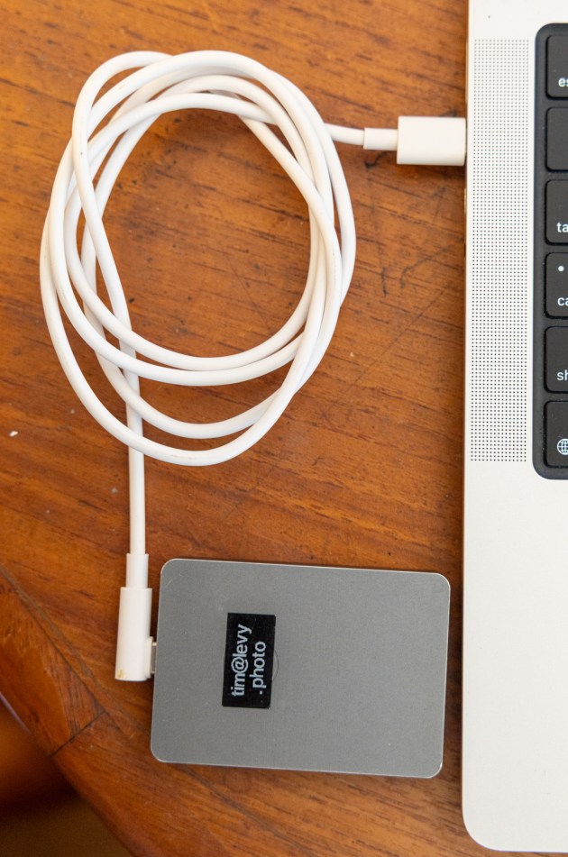 480MBps cable with no tag (but speed tested) with card reader Image: Tim Levy