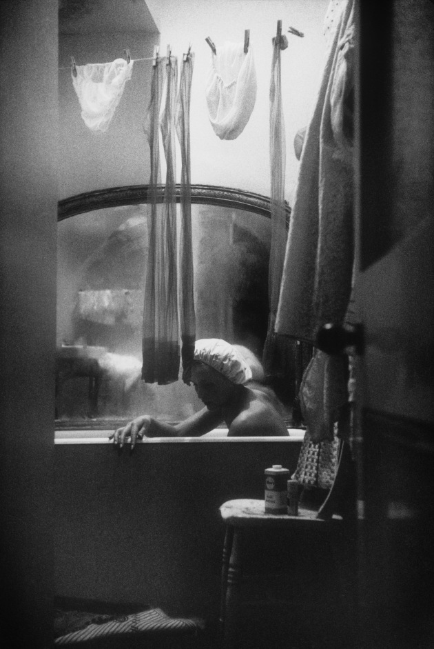 One of four girls sharing an apartment. Knightsbridge, London, England, 1961. Image: Eve Arnold/Magnum