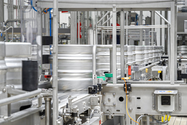 Keg washing and racking machine