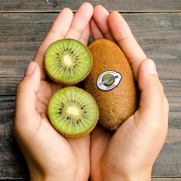 Futamura and Bio4life have developed a compostable label for fresh produce using NatureFlex cellulose film and BioTAK adhesive technology.