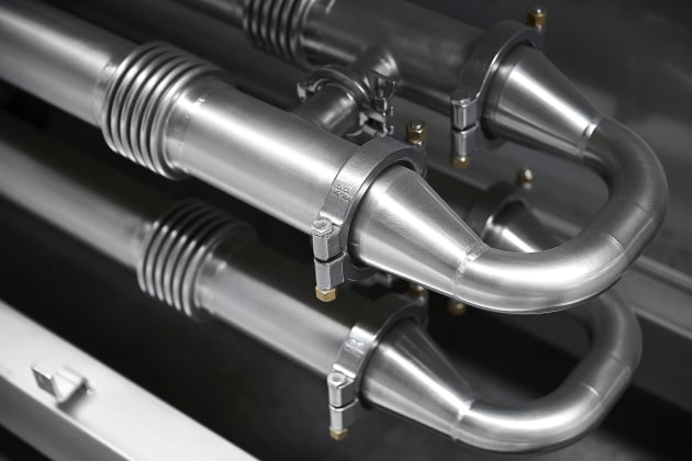 The HRS MI Series of multitube heat exchangers features expansion bellows absorb the differential expansion rates between the inner tubes and the outer shell.