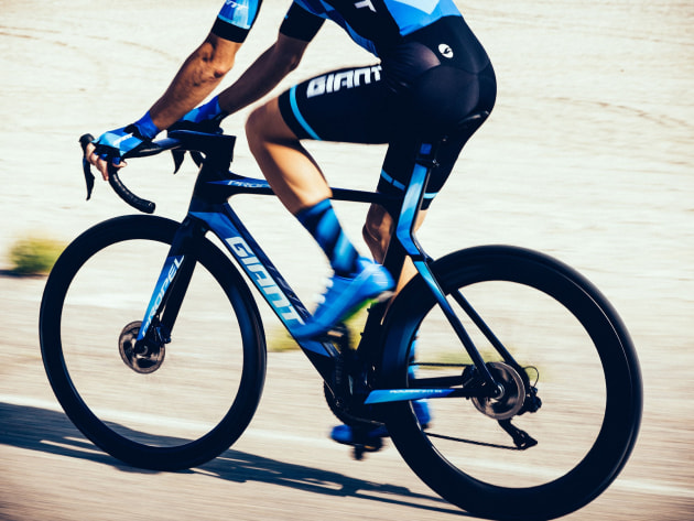 'Fast Standing Still' - 2018 Giant Propel Advanced Disc - Bicycling ...