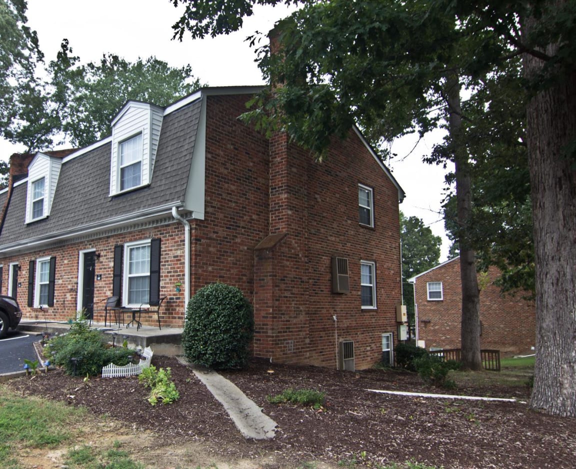 Apartments in Chester, VA Hyde Park Townhomes & Apartments