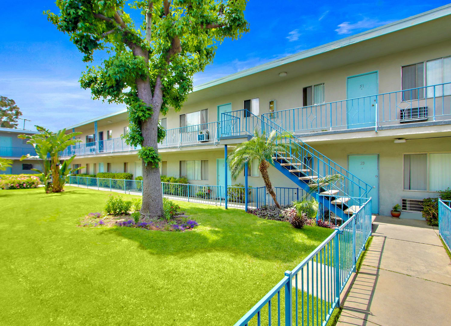 Photos and Video of Roscoe Terrace in Canoga Park, CA