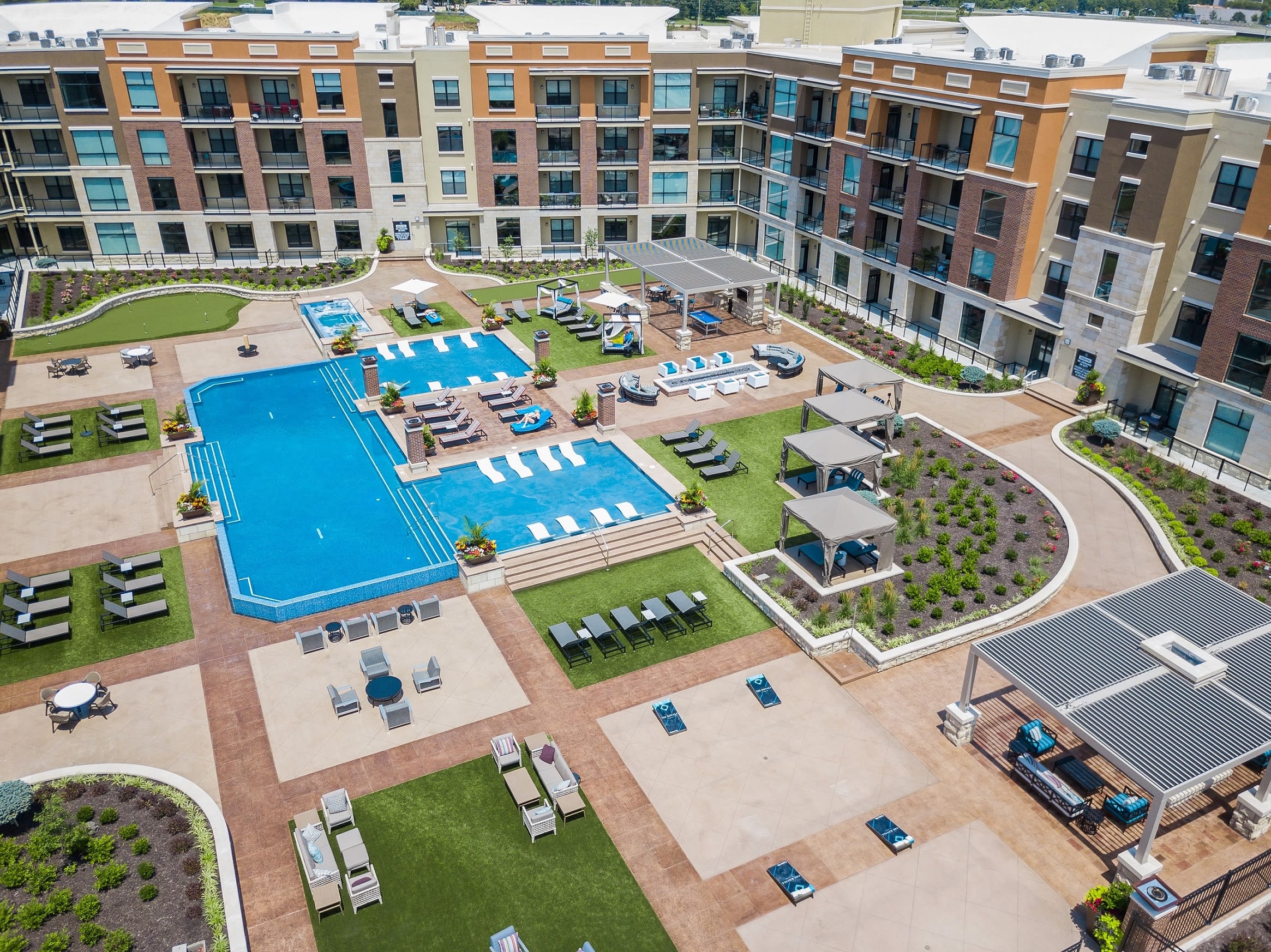 Apartments in Overland Park | Royale at City Place