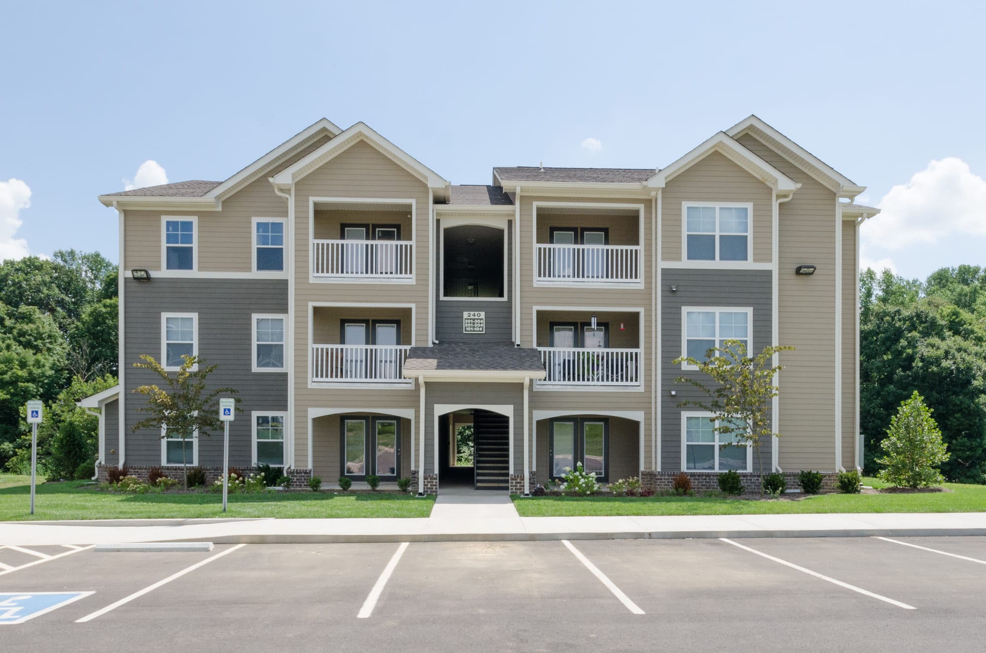 Photos and Video of Lafayette Landing Apartments Affordable Apartments