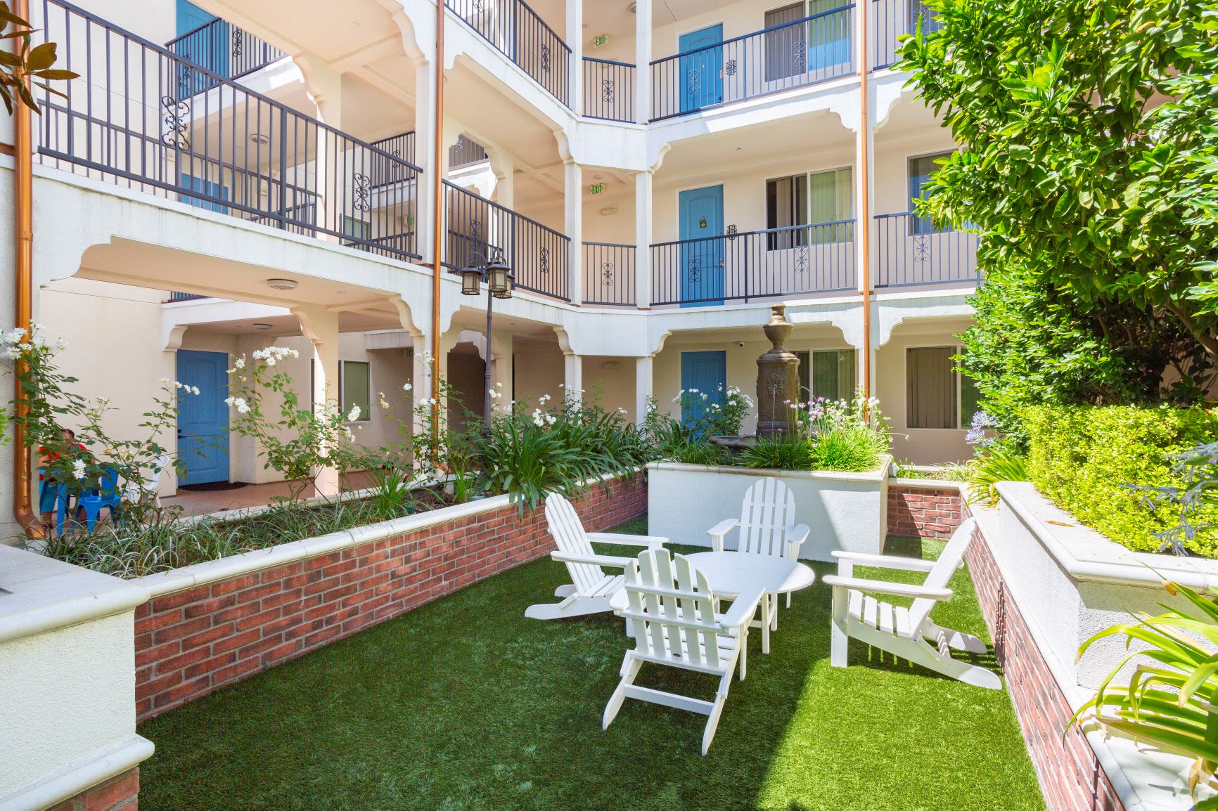 Apartments in West Hills, Los Angeles Le Blanc Apartments