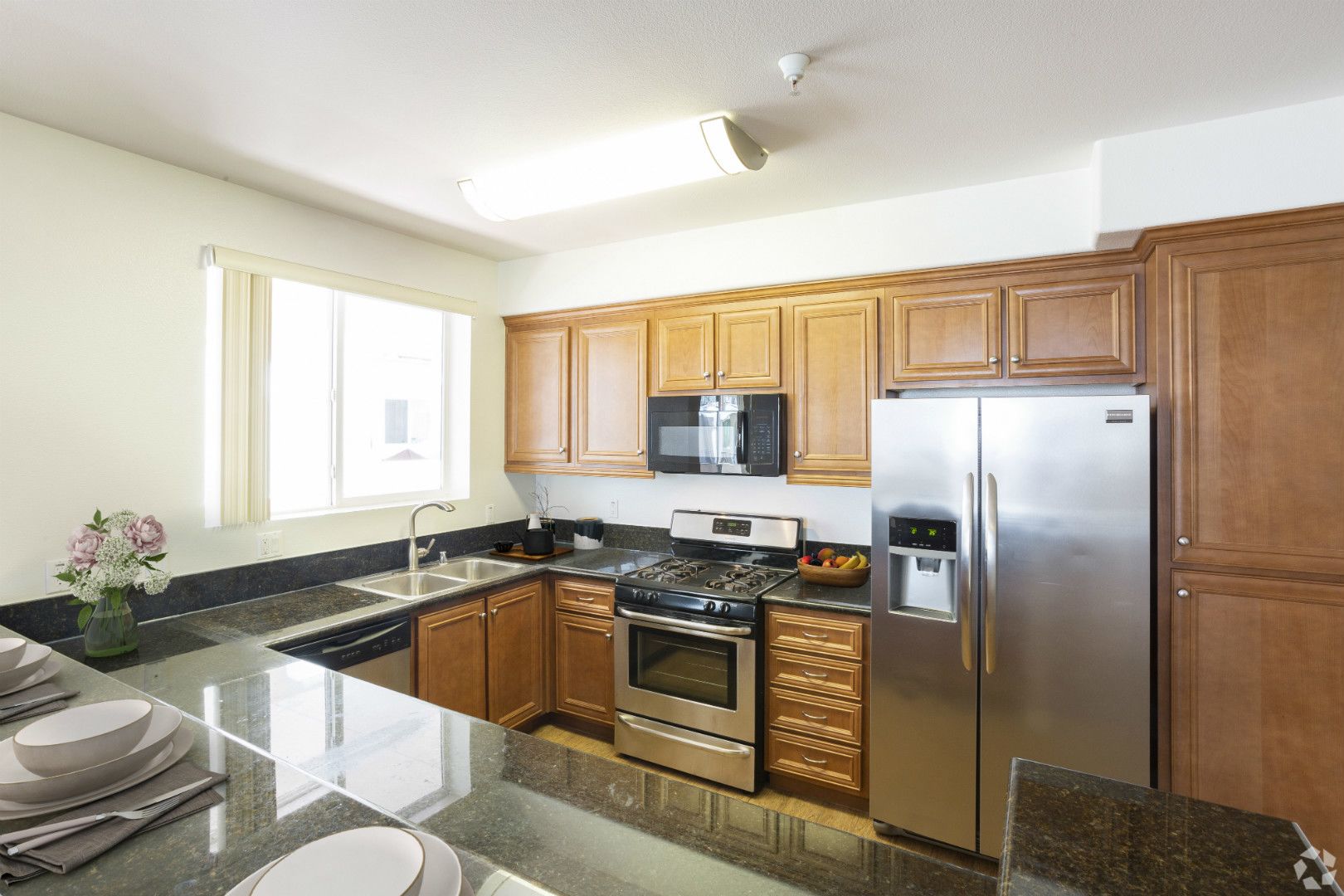 Apartments in West Hills, Los Angeles Le Blanc Apartments