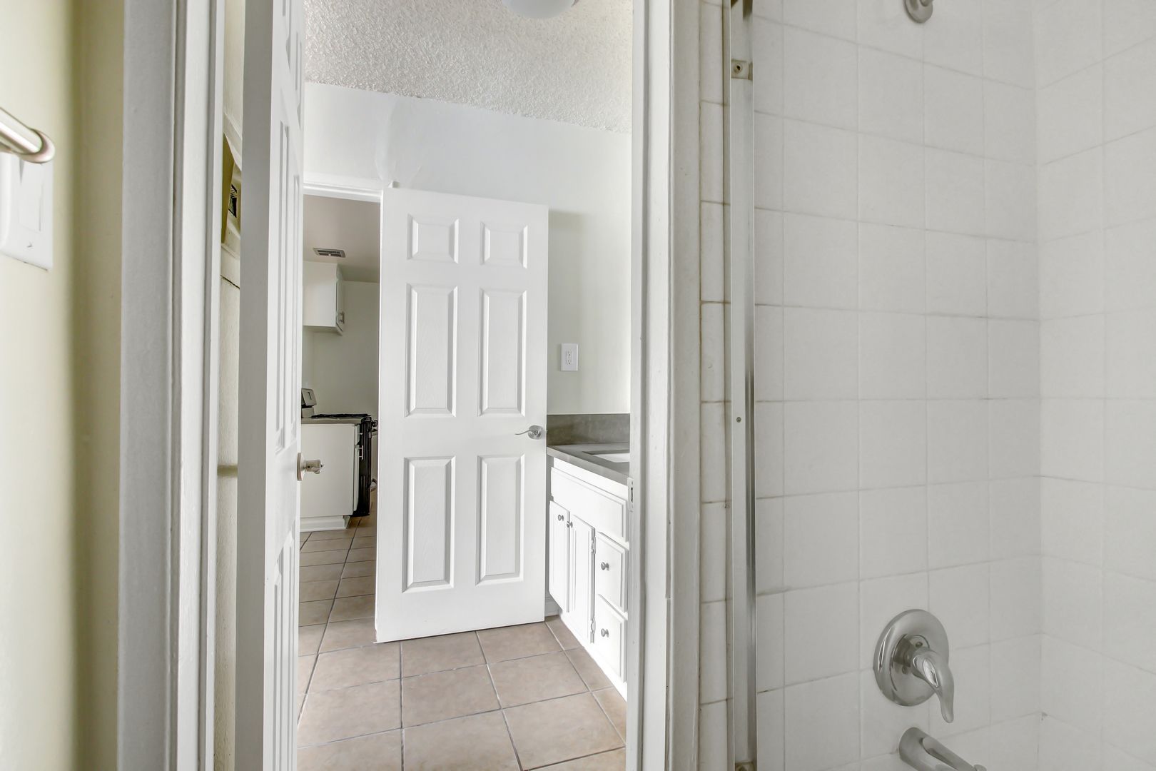 Photos and Video of Roscoe Terrace in Canoga Park, CA