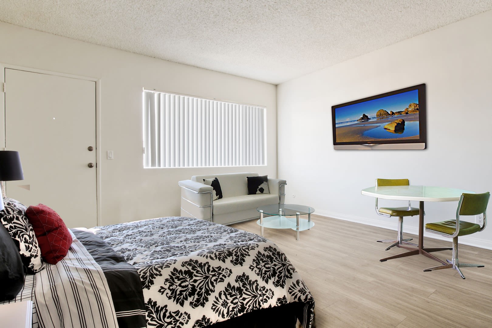 Photos and Video of De Soto Valley Apartments in Canoga Park, CA