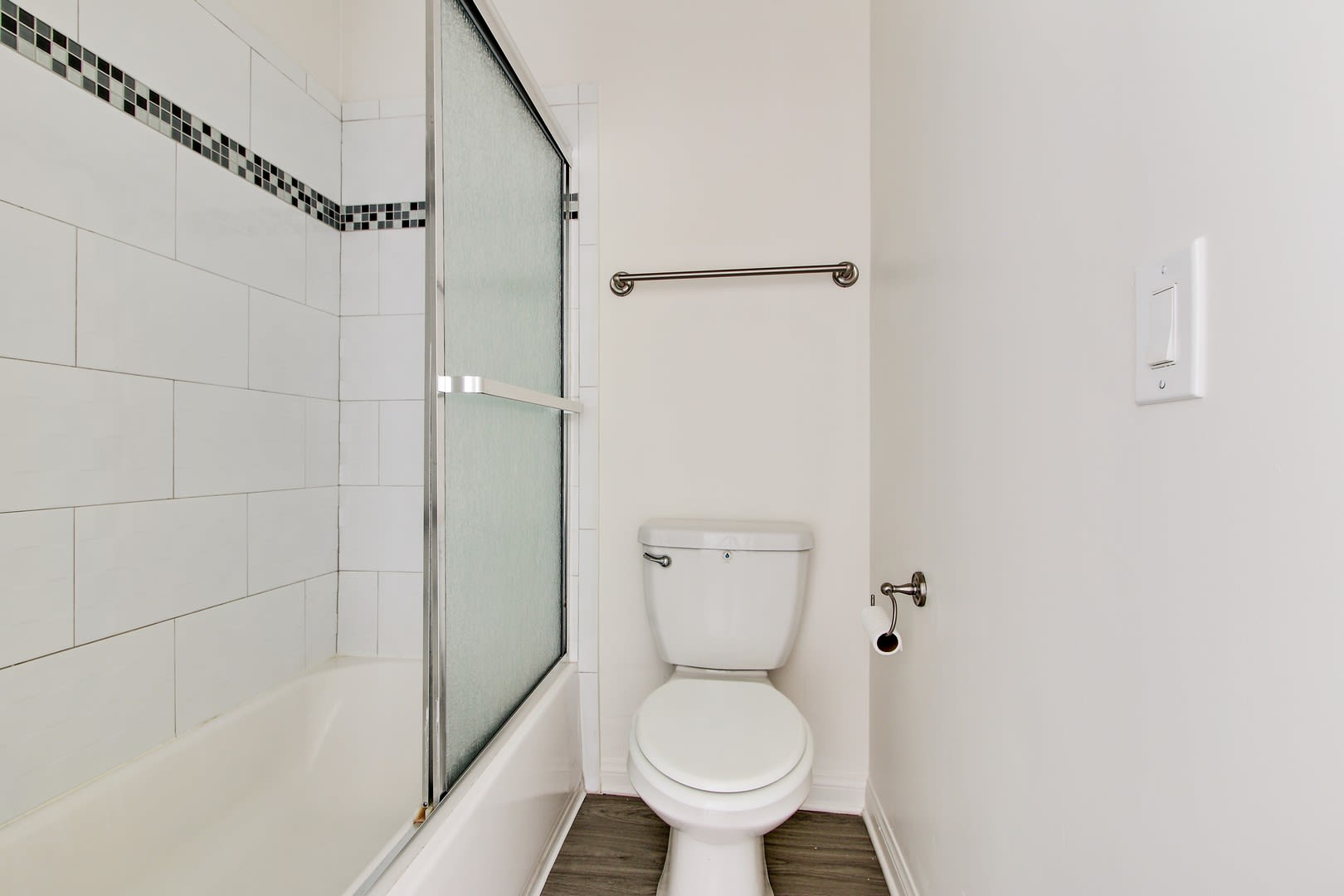 Photos and Video of De Soto Valley Apartments in Canoga Park, CA