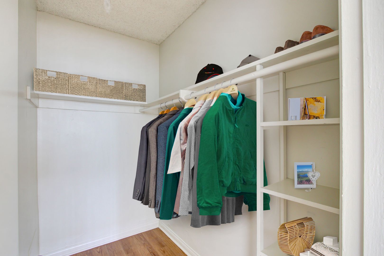 Photos and Video of De Soto Valley Apartments in Canoga Park, CA