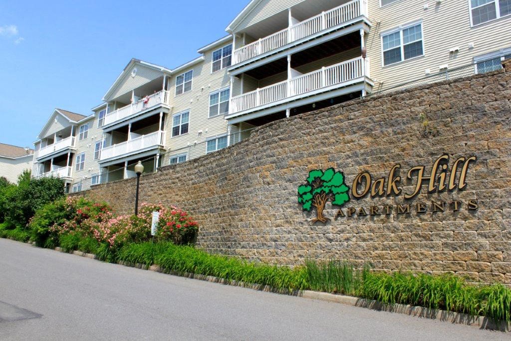 Oak Hill Apartments and Townhomes eBrochure