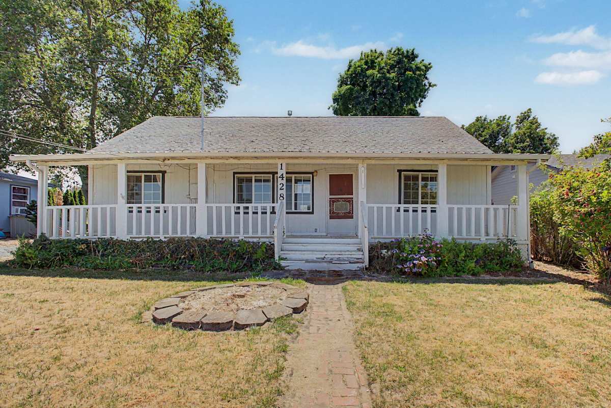 1428 Alder Ave