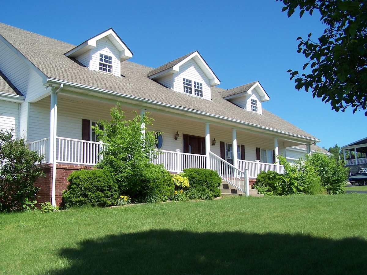 Property photo: 176 Fox Ridge Rd