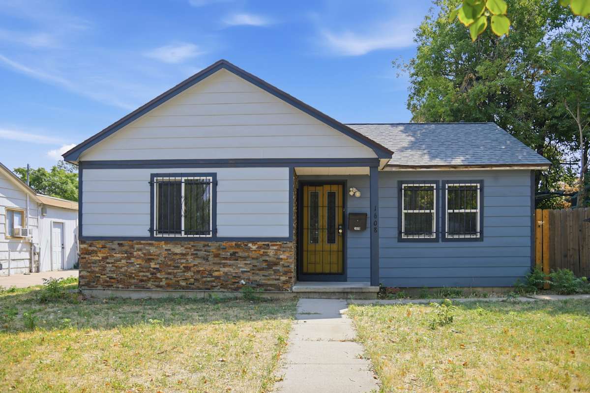 Property photo: 1608 Oakland St
