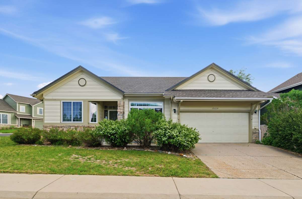 Property photo: 19654 E Clear Creek Trl